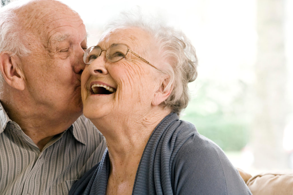 Amore nella terza età: quando nasce in casa di riposo