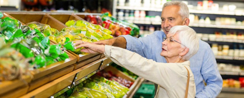 Anziani: 5 porzioni al giorno di frutta e verdura, la regola per stare bene