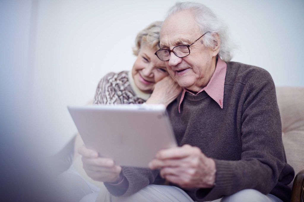 Tablet per anziani: come scegliere il migliore
