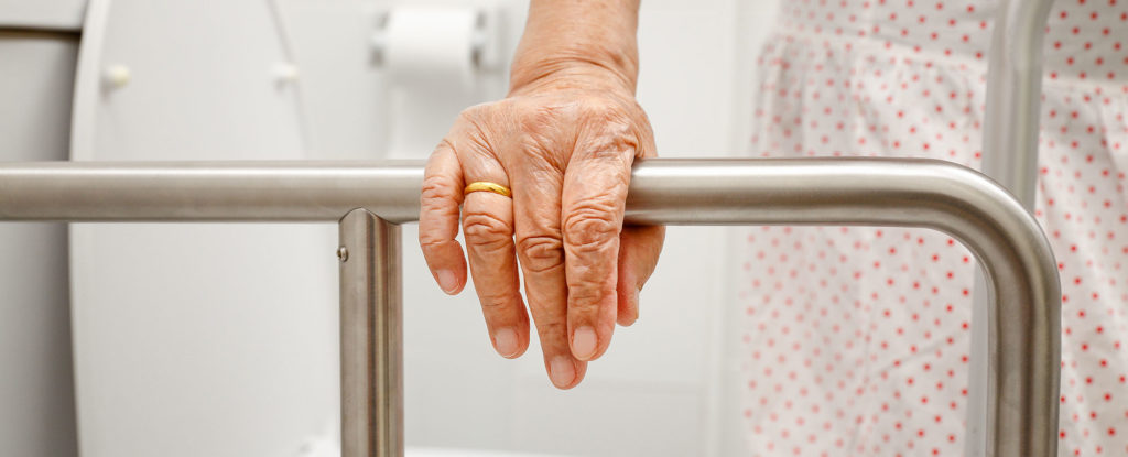 Incontinenza anziani e dermatiti: quale pannolone anziani utilizzare