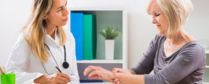 osteoporosi-anziani-guida-sintomi-cure