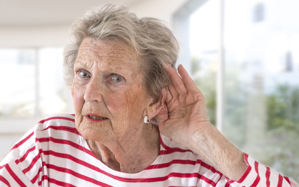Sordità negli anziani o presbiacusia: apparecchi e consigli per (farsi) sentire meglio