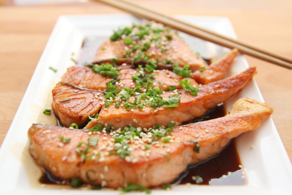 Ricette light: salmone in crosta di sesamo e miele
