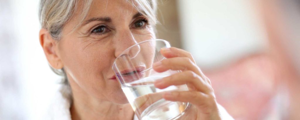 Anziani e idratazione: un rapporto complesso