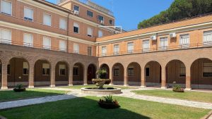 villa-sacra-famiglia-ihg-cortile-interno