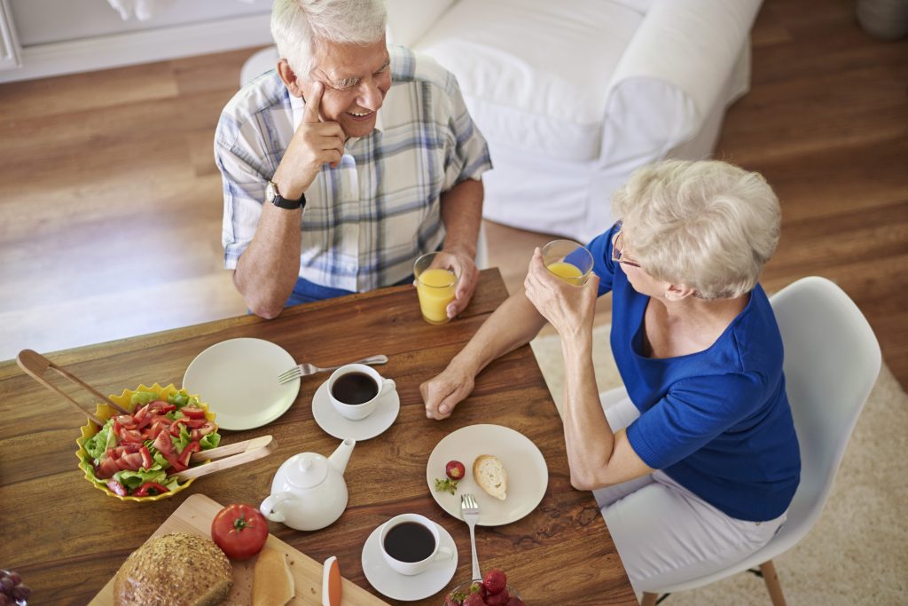 Alimenti per anziani debilitati: combattere la stanchezza nel modo giusto