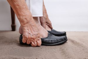 piedi gonfi anziani