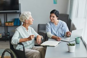 Accompagnamento anziani: come ottenere l'invalidità