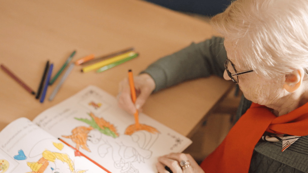 Attività manuali per anziani con demenza: divertirsi in compagnia in vacanza