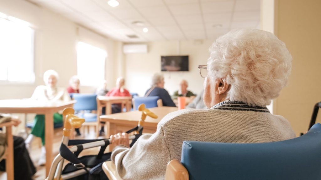 Come convincere un anziano a stare in casa di riposo in 10 passi