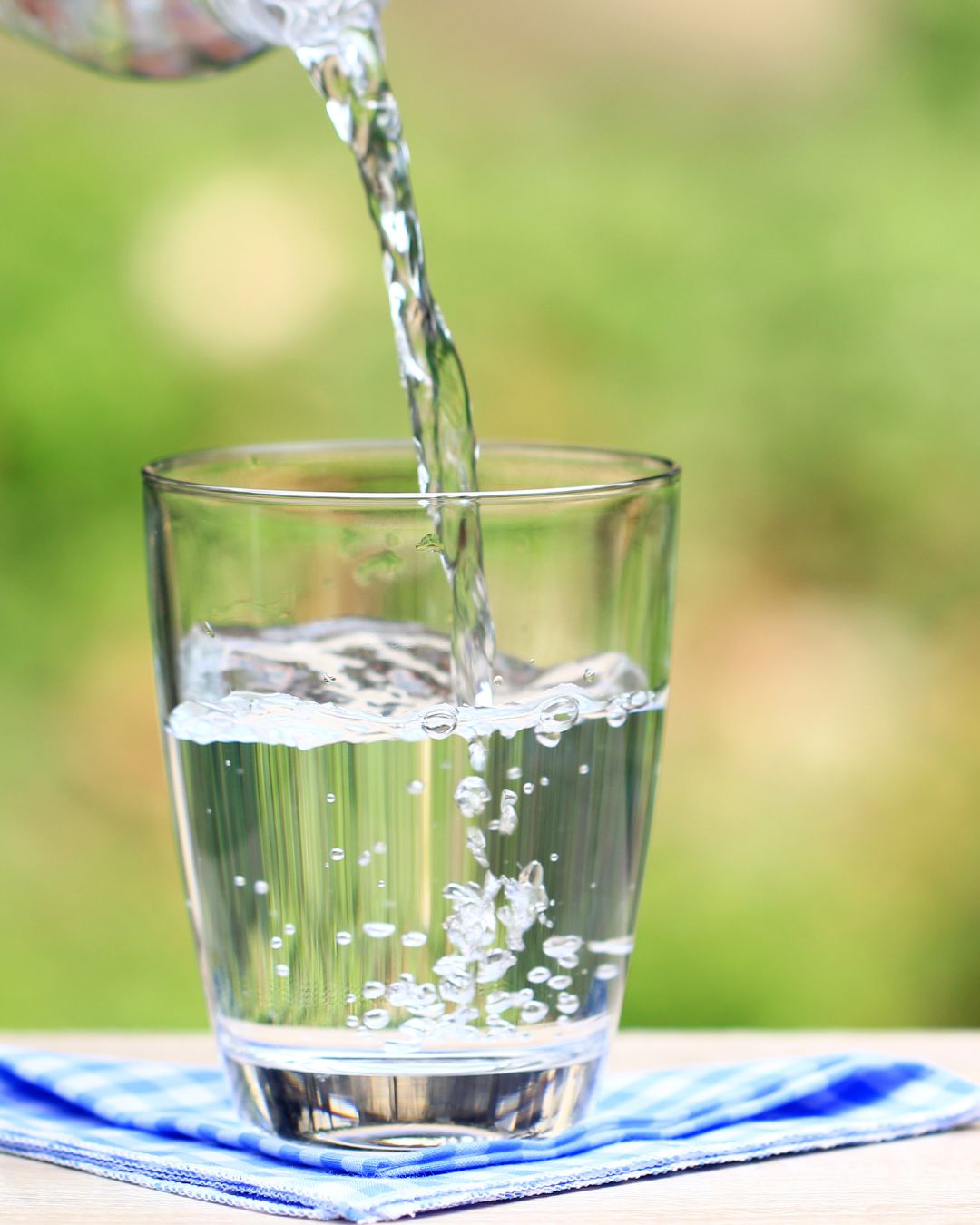 Disfagia e Disidratazione: Soluzioni per Bere Senza Pericoli